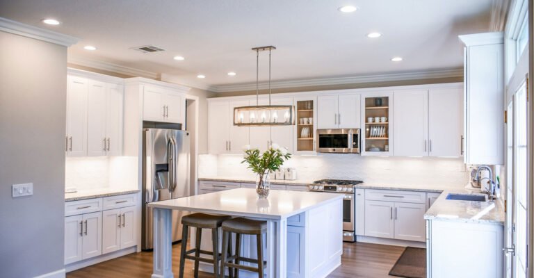 🏡 الراغب بالسكن: رحلة البحث عن منزل يليق بك